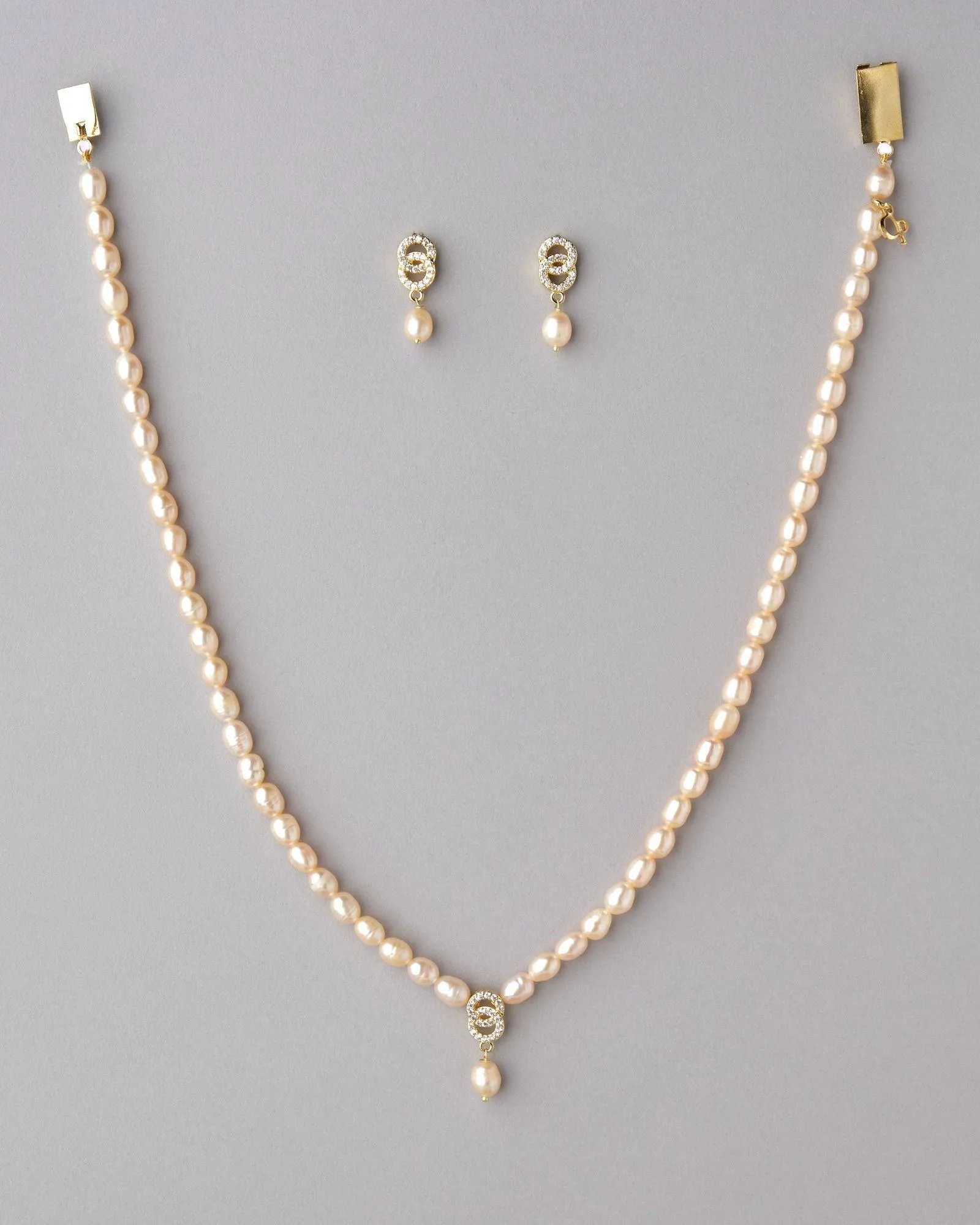 Elegant Pearl Necklace Set
