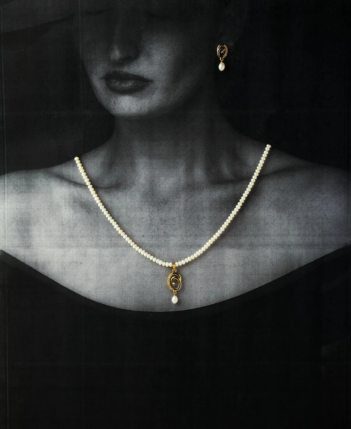 Elegant Pearl Necklace Set