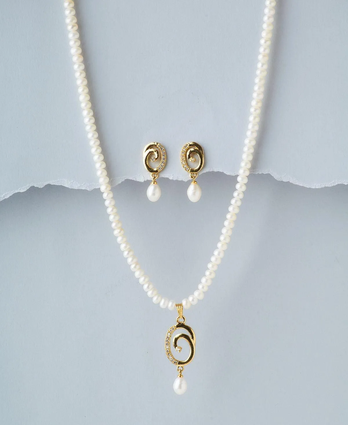 Elegant Pearl Necklace Set