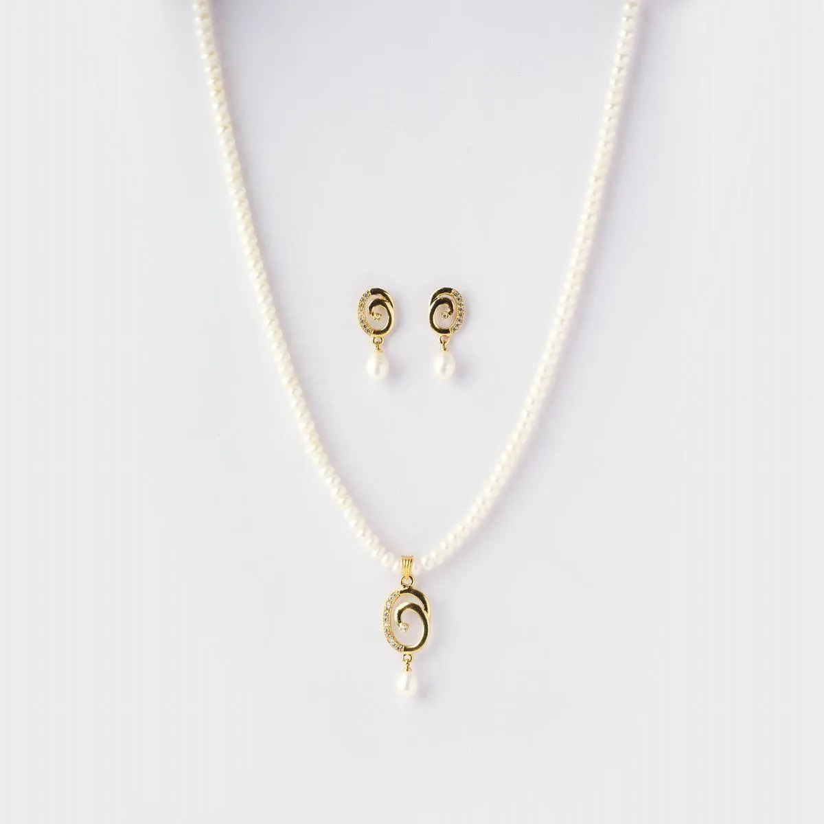 Elegant Pearl Necklace Set